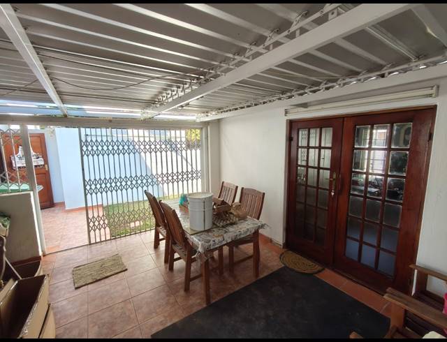 2 BEDROOM TOWNHOUSE FOR SALE IN PROTEA PARK